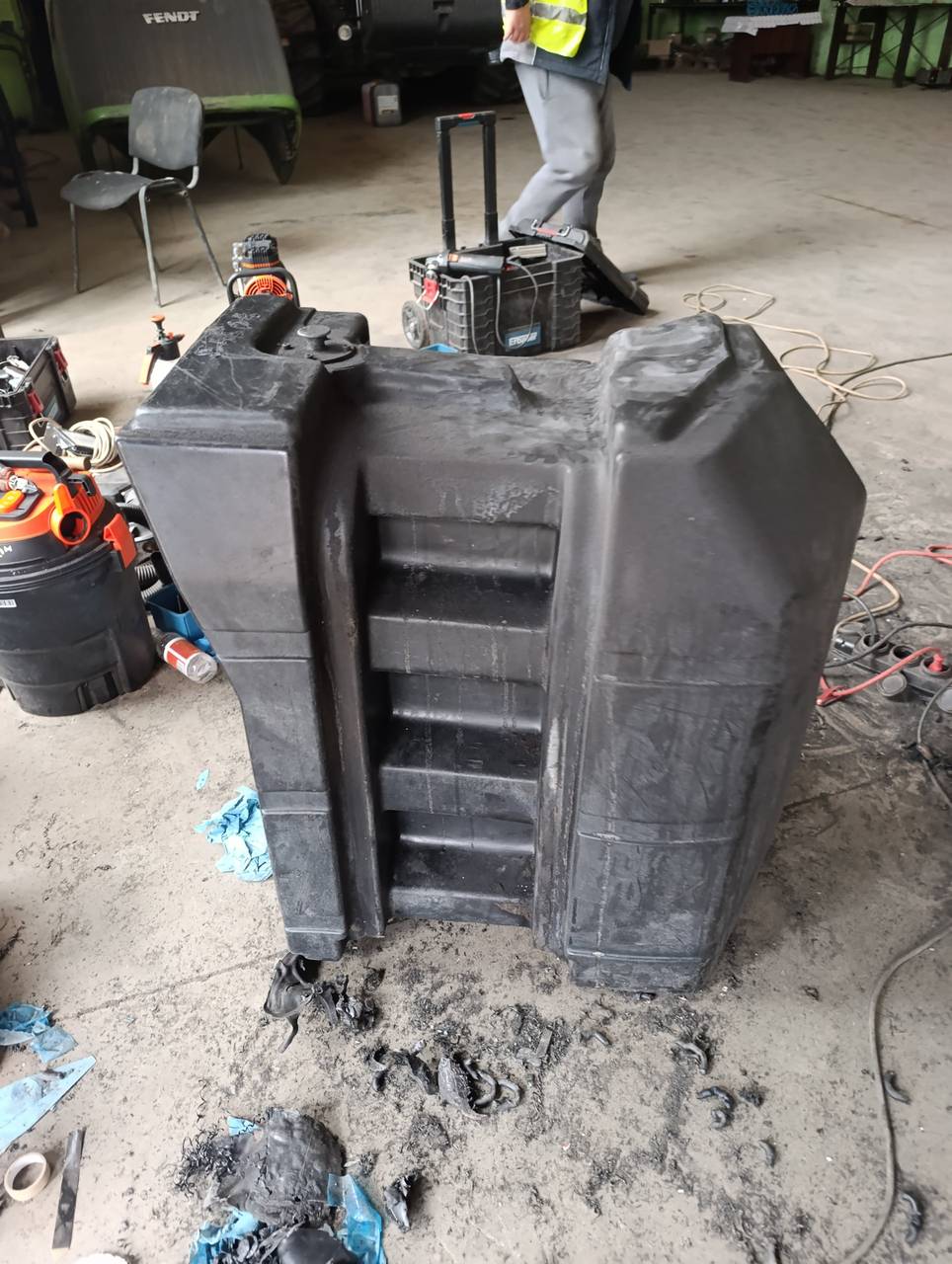 Foto 18 der Reparatur — Kraftstofftank-Reparatur Fendt 930
