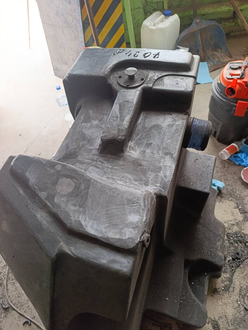 Foto 16 der Reparatur — Kraftstofftank-Reparatur Fendt 930