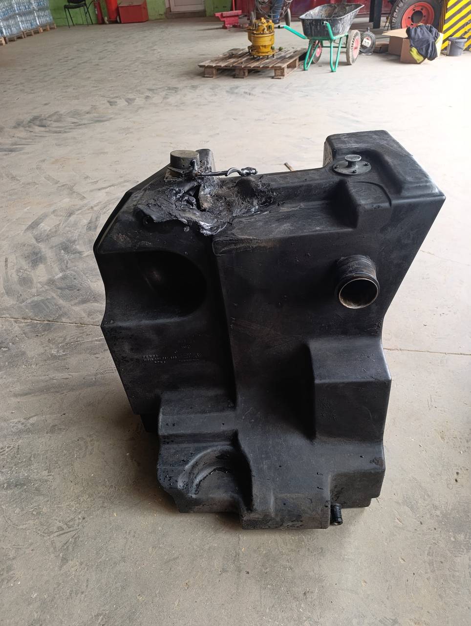 Foto 10 der Reparatur — Kraftstofftank-Reparatur Fendt 930