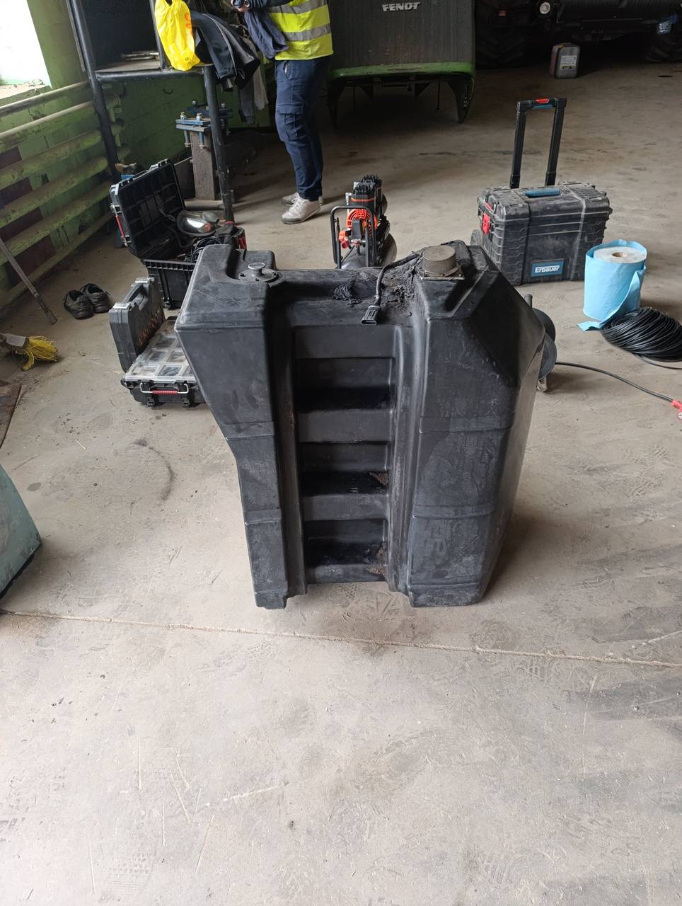 Foto 5 der Reparatur — Kraftstofftank-Reparatur Fendt 930