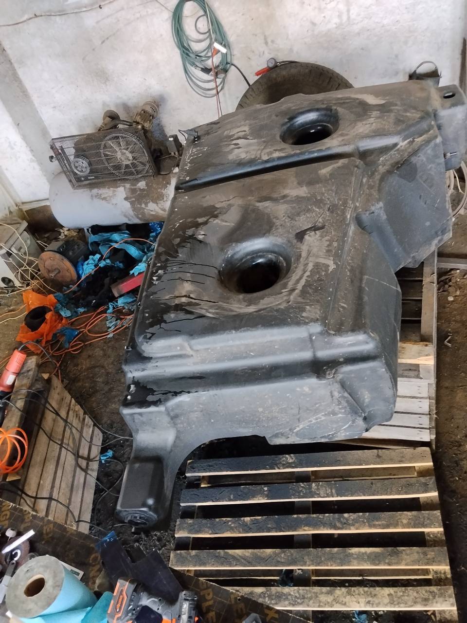 Foto 24 der Reparatur — Kraftstofftank-Reparatur Claas Lexion 760