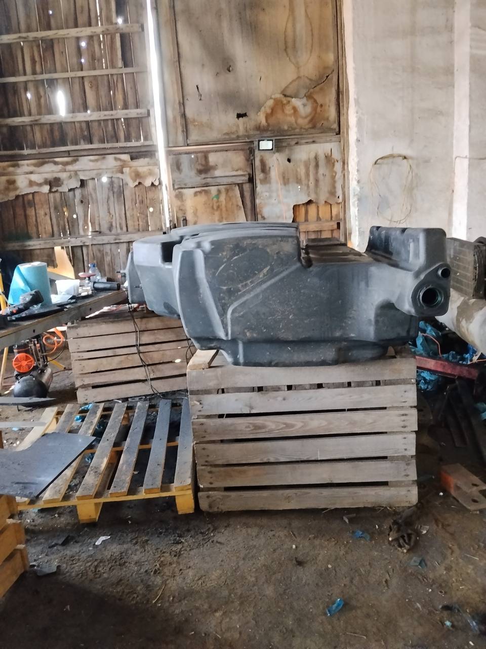 Foto 22 der Reparatur — Kraftstofftank-Reparatur Claas Lexion 760