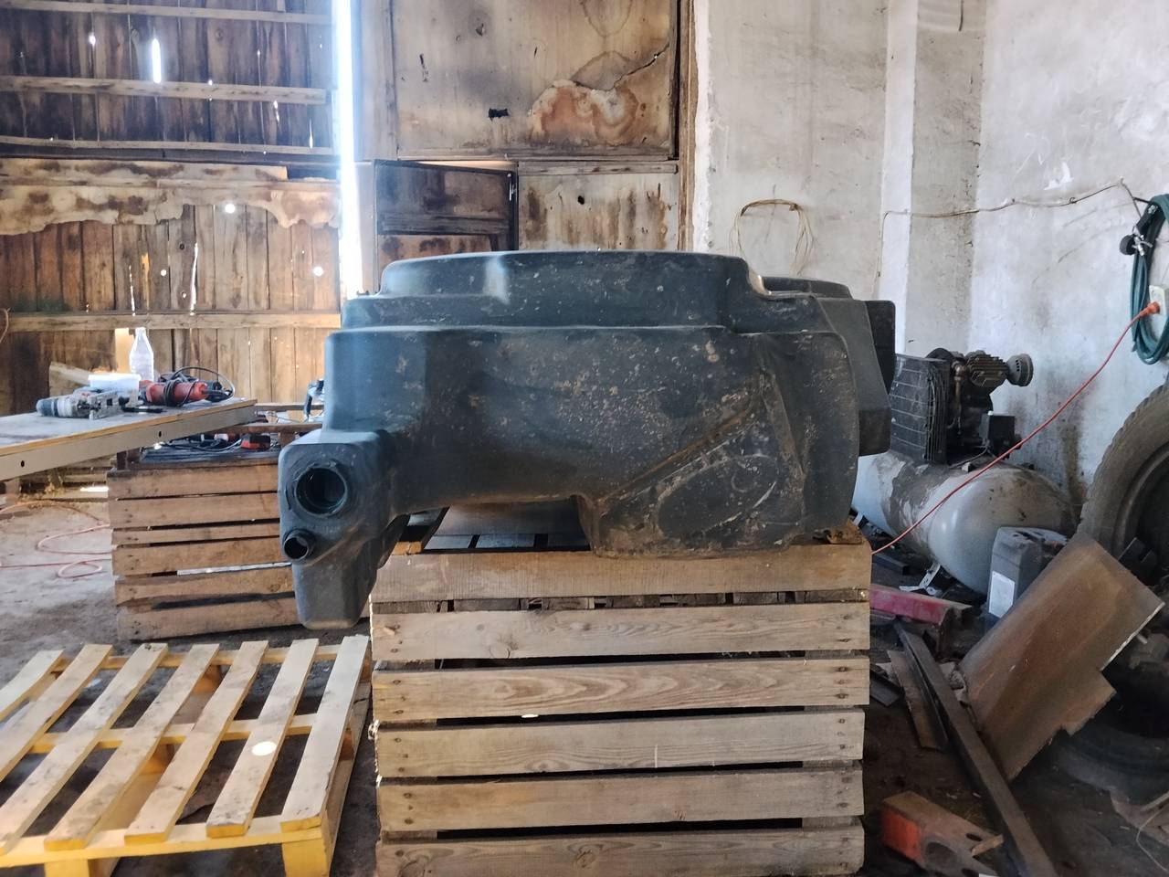 Foto 9 der Reparatur — Kraftstofftank-Reparatur Claas Lexion 760