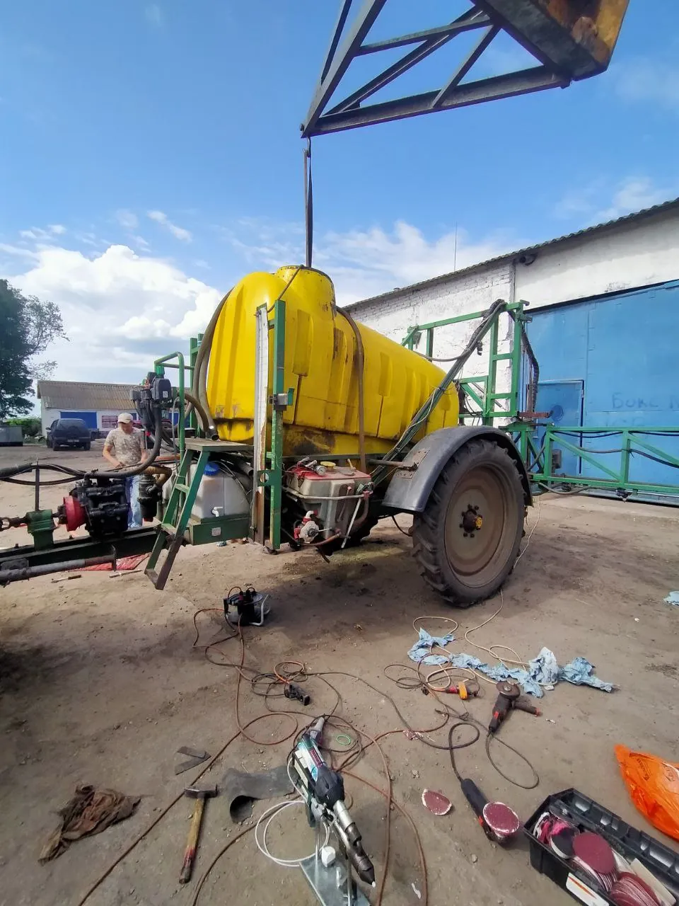 Foto 24 der Reparatur — Spritzentank-Reparatur — Juni 2023