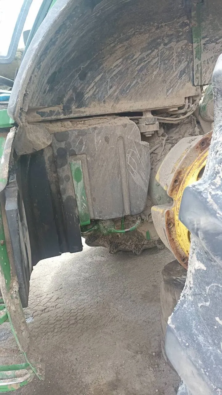 Foto 3 der Reparatur — Kraftstofftank-Reparatur John Deere 8430