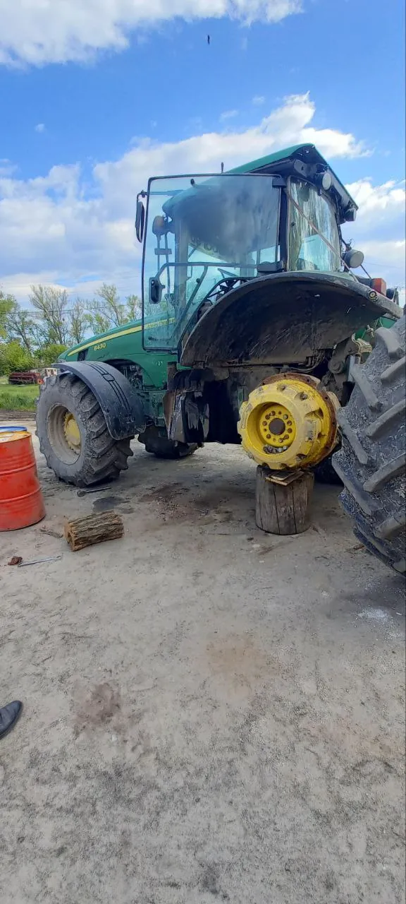 Foto 4 der Reparatur — Kraftstofftank-Reparatur John Deere 8430