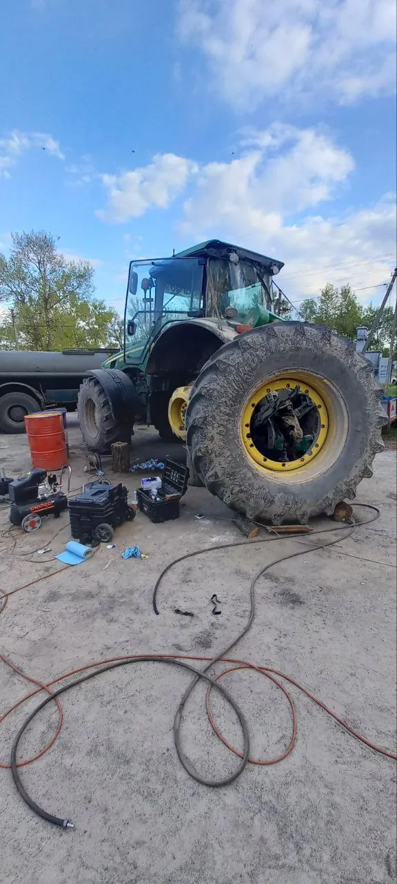 Foto 11 der Reparatur — Kraftstofftank-Reparatur John Deere 8430
