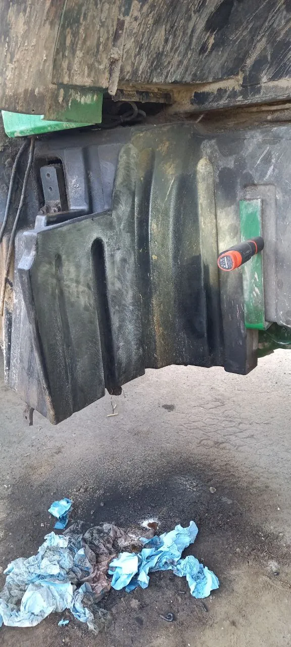 Foto 13 der Reparatur — Kraftstofftank-Reparatur John Deere 8430