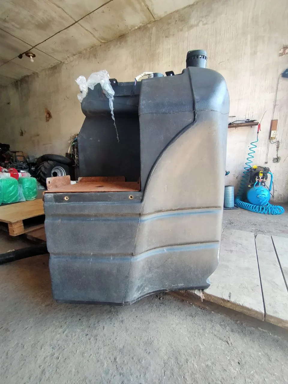 Foto 5 der Reparatur — Kraftstofftank-Reparatur New Holland T8.390