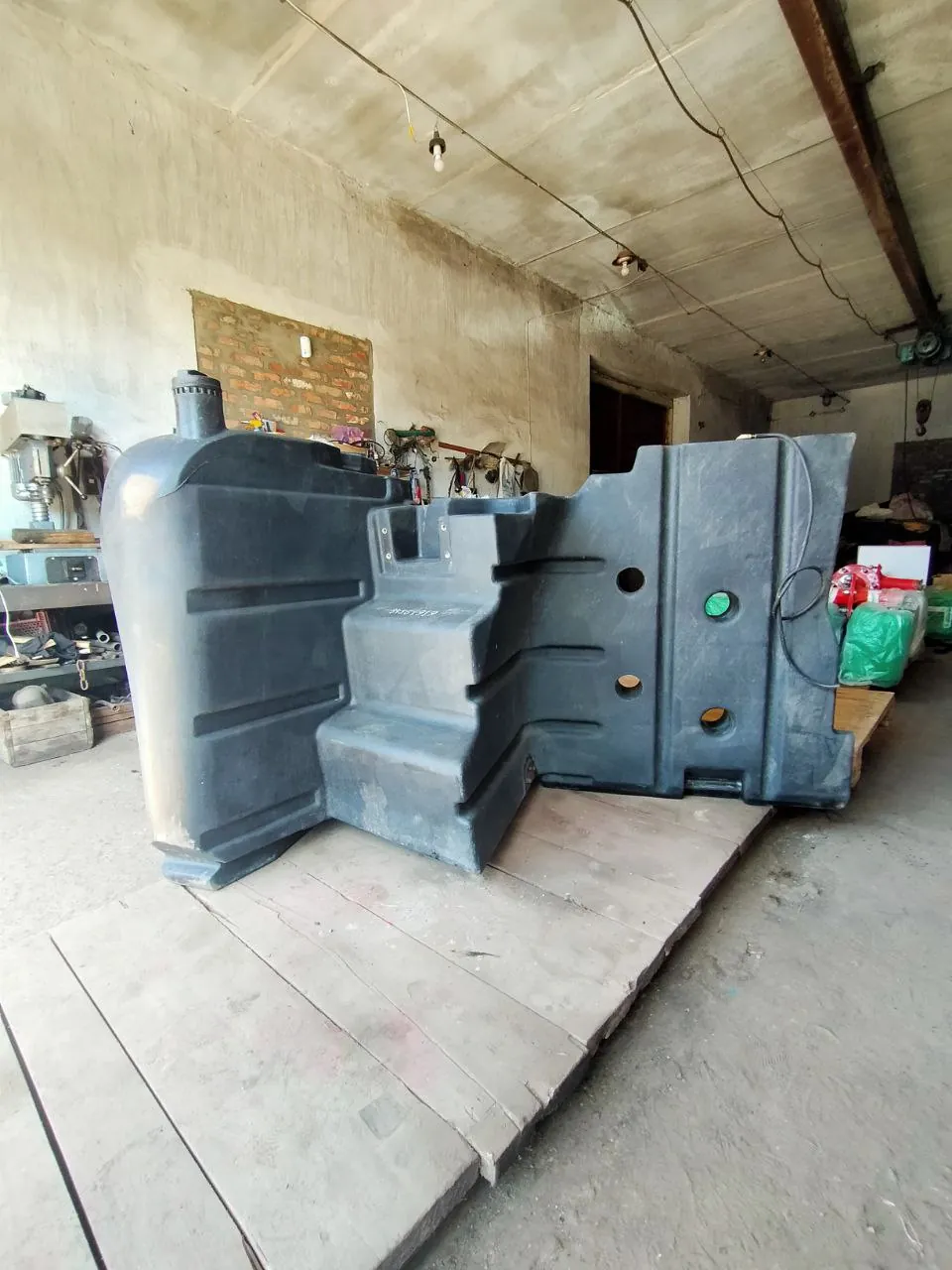 Foto 7 der Reparatur — Kraftstofftank-Reparatur New Holland T8.390