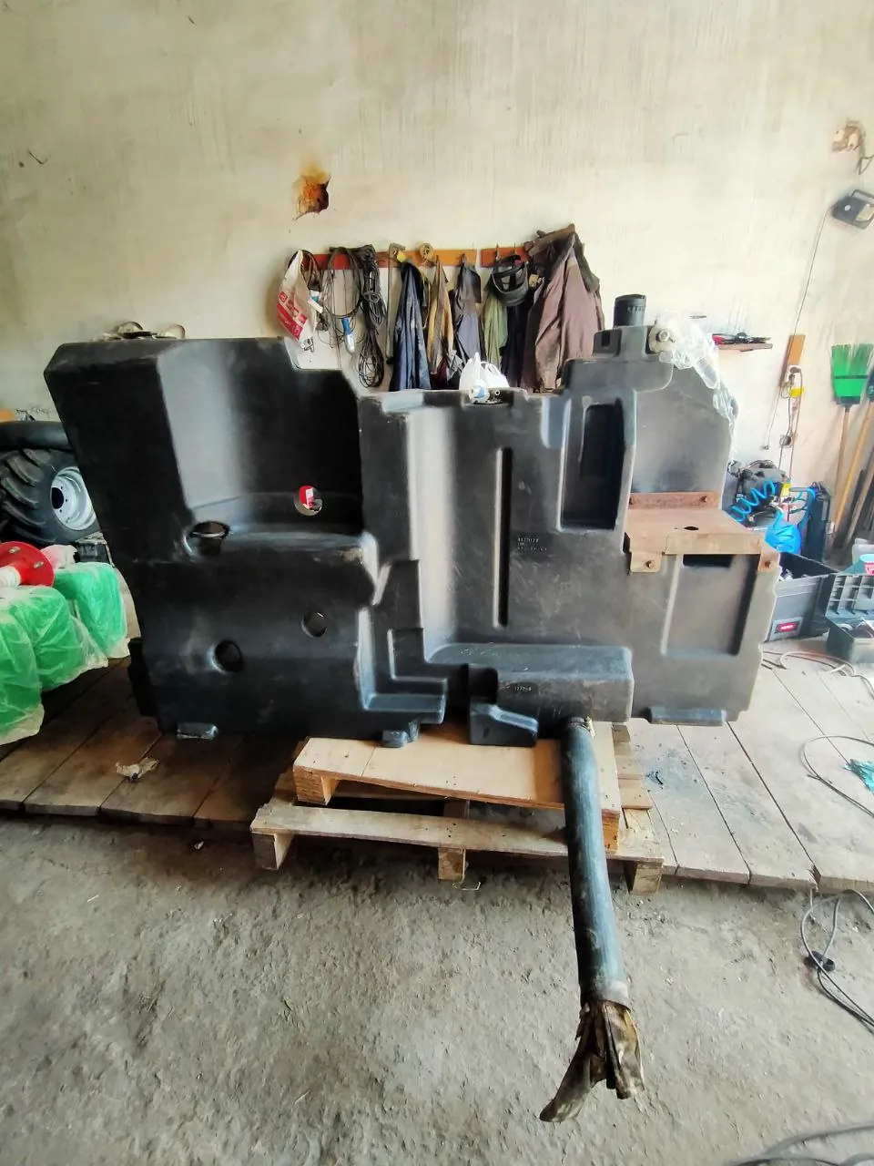Foto 11 der Reparatur — Kraftstofftank-Reparatur New Holland T8.390