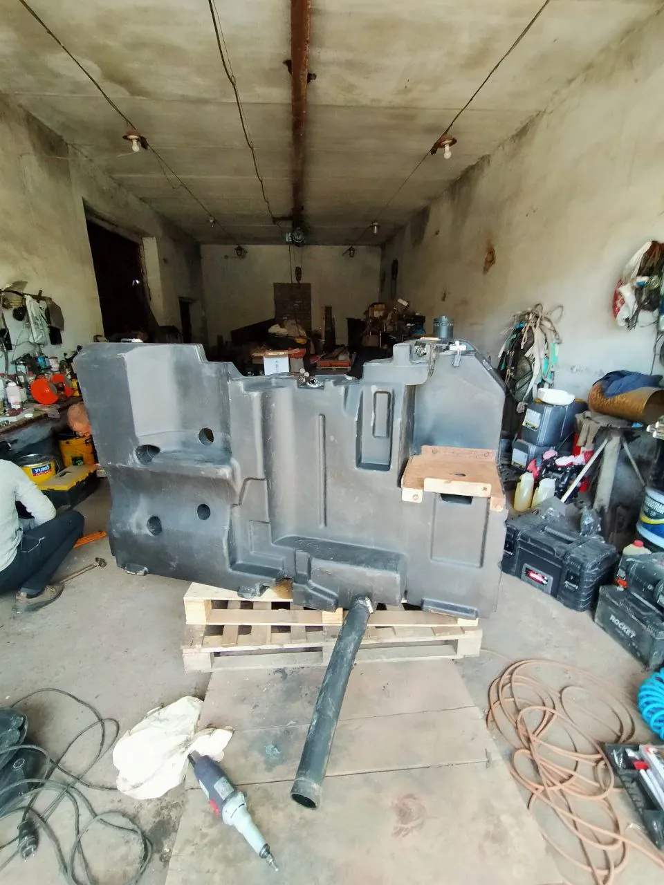 Foto 15 der Reparatur — Kraftstofftank-Reparatur New Holland T8.390