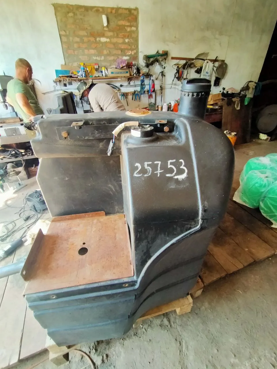 Foto 16 der Reparatur — Kraftstofftank-Reparatur New Holland T8.390