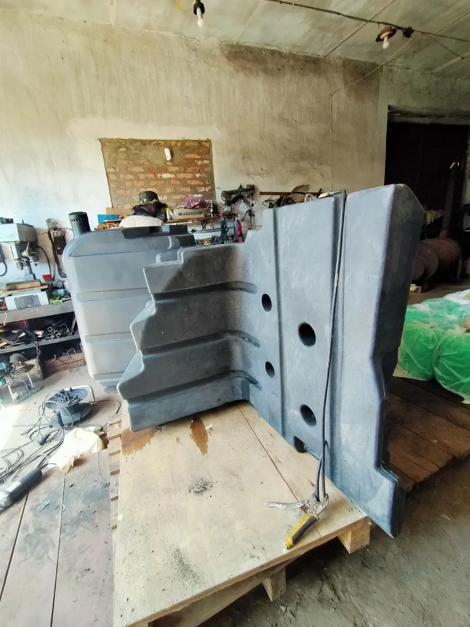 Foto 17 der Reparatur — Kraftstofftank-Reparatur New Holland T8.390