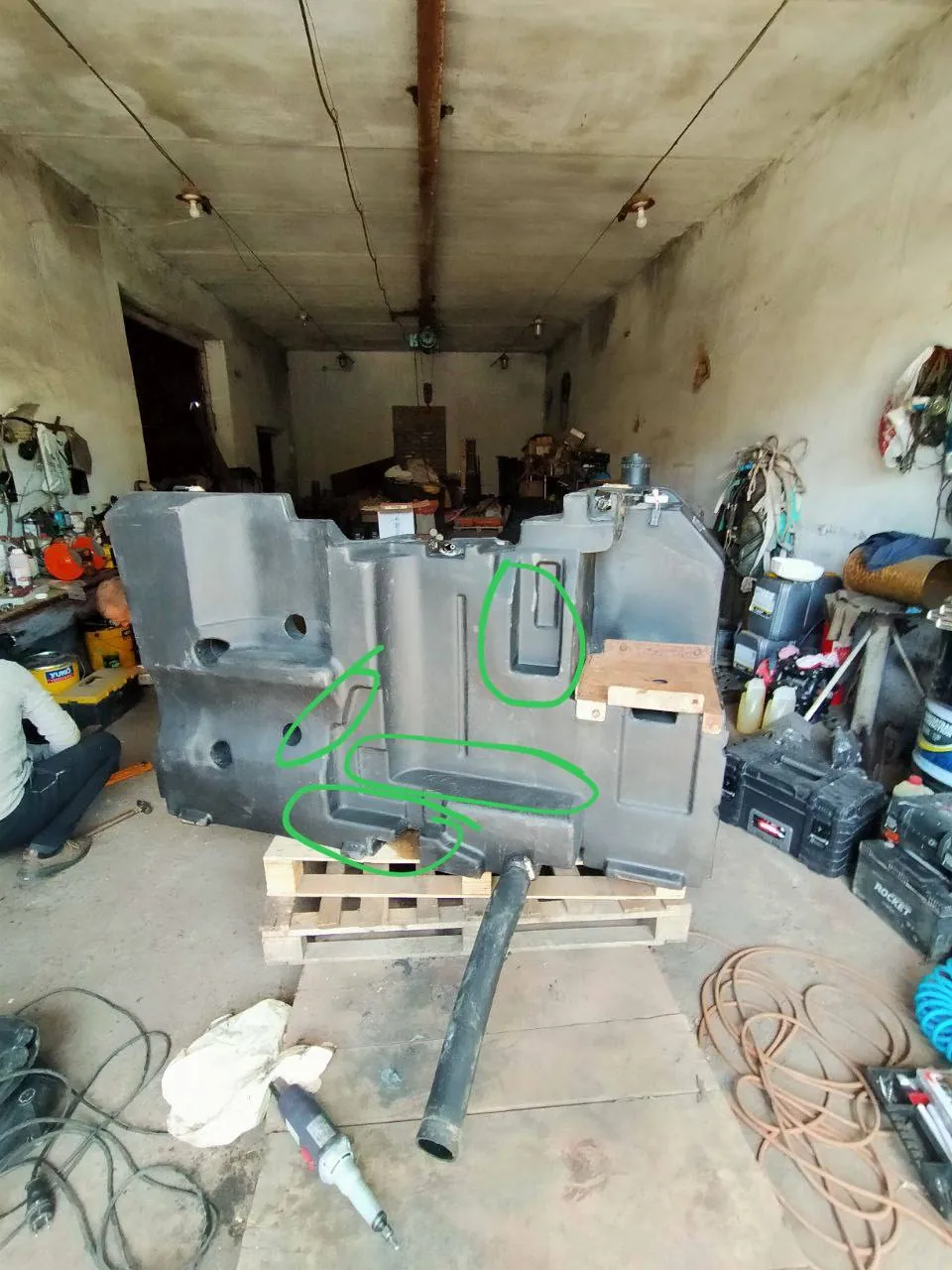 Foto 23 der Reparatur — Kraftstofftank-Reparatur New Holland T8.390
