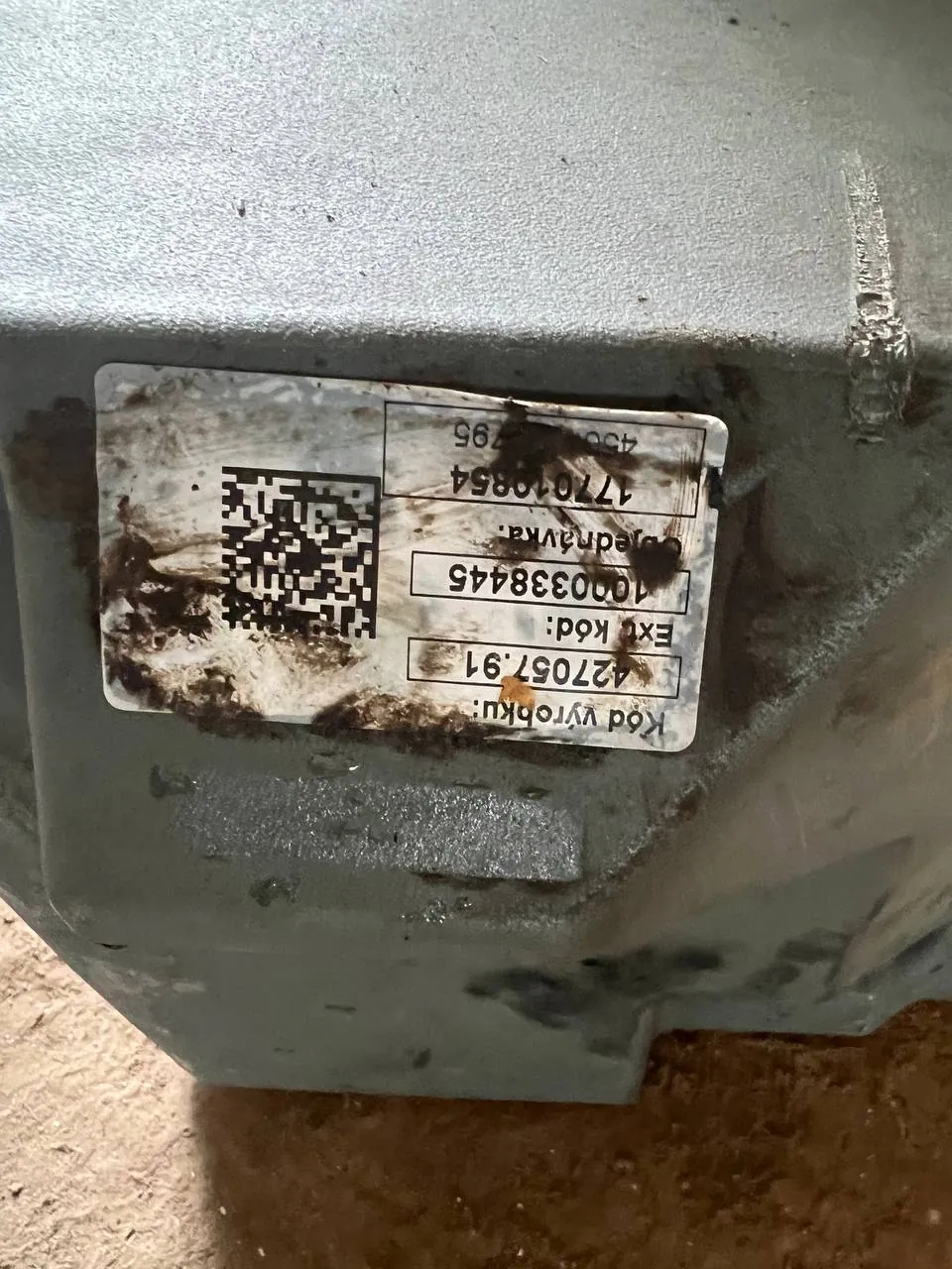 Foto 1 der Reparatur — Kraftstofftank-Reparatur John Deere 8R370 — Riss an der typischen Schwachstelle