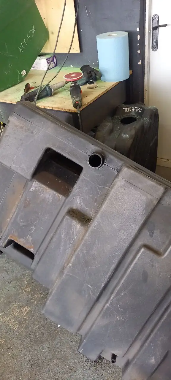 Foto 24 der Reparatur — Kraftstofftank-Reparatur New Holland T7060
