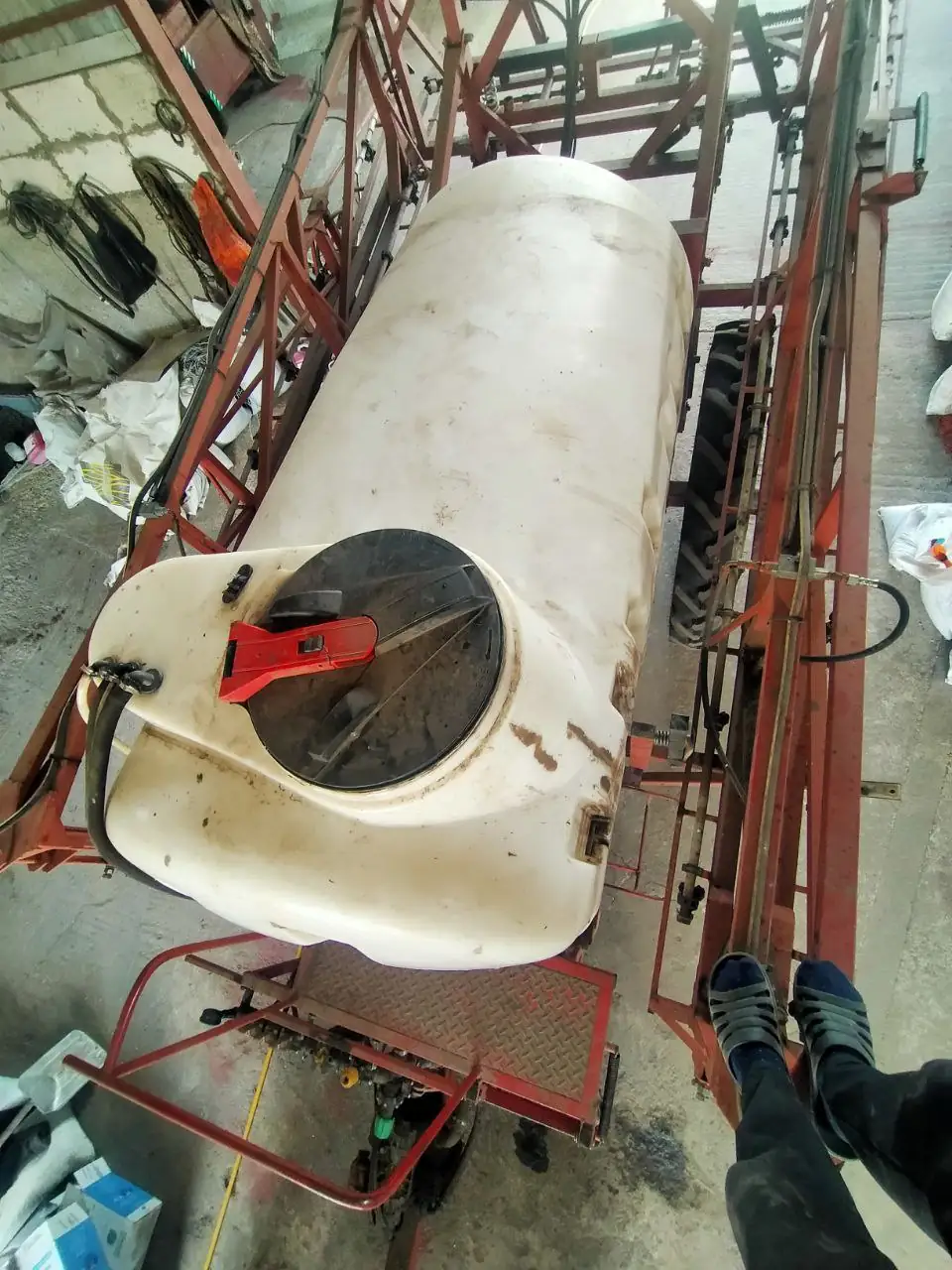 Foto 53 der Reparatur — Spritzentank-Reparatur