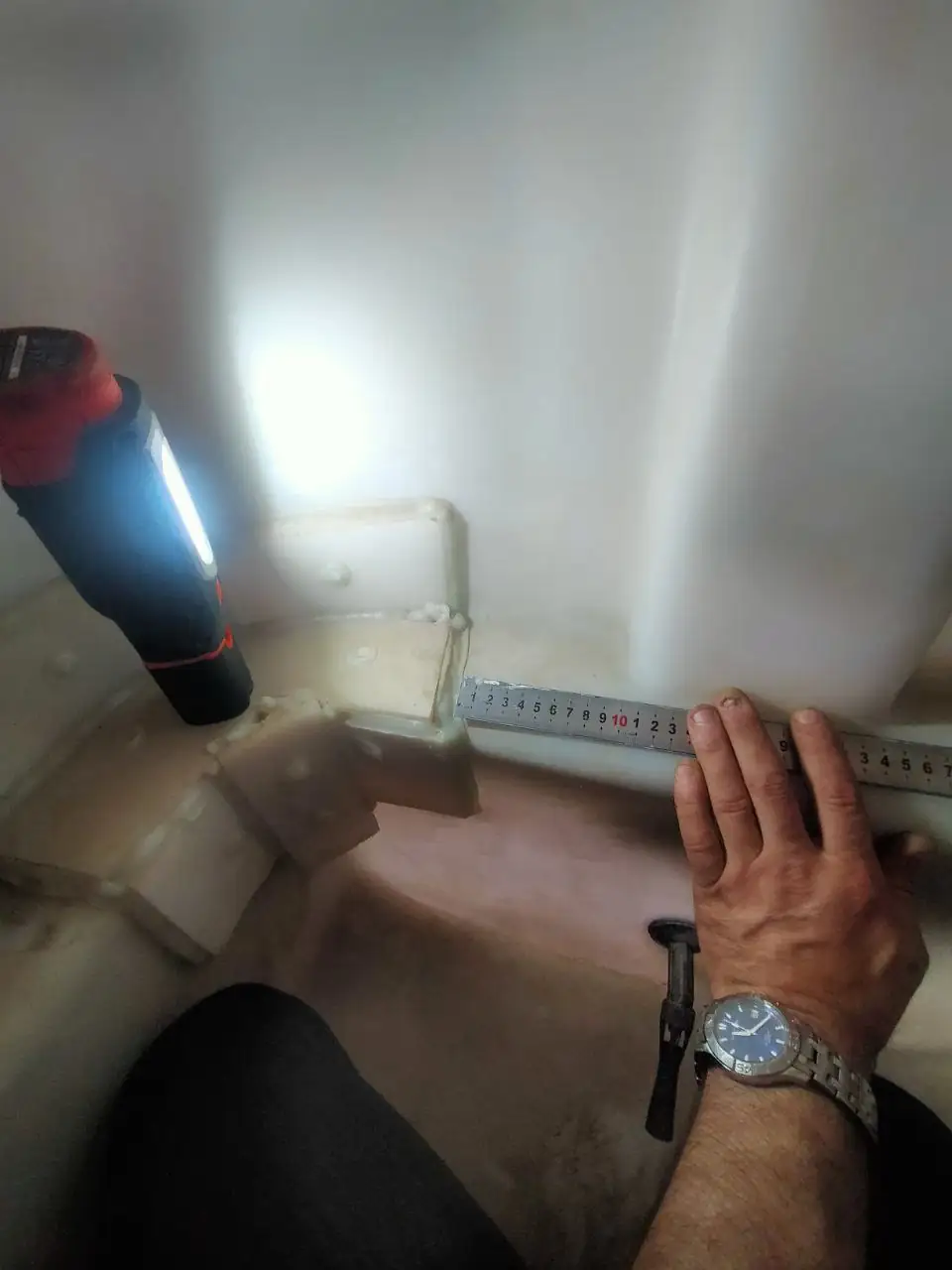 Foto 43 der Reparatur — Spritzentank-Reparatur