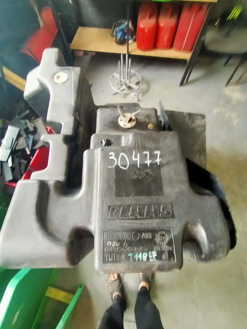 Foto 22 der Reparatur — Kraftstofftank-Reparatur Claas Axion 940