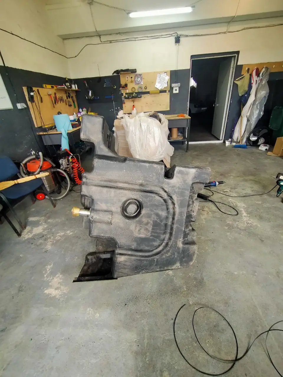 Foto 19 der Reparatur — Kraftstofftank-Reparatur Claas Axion 940