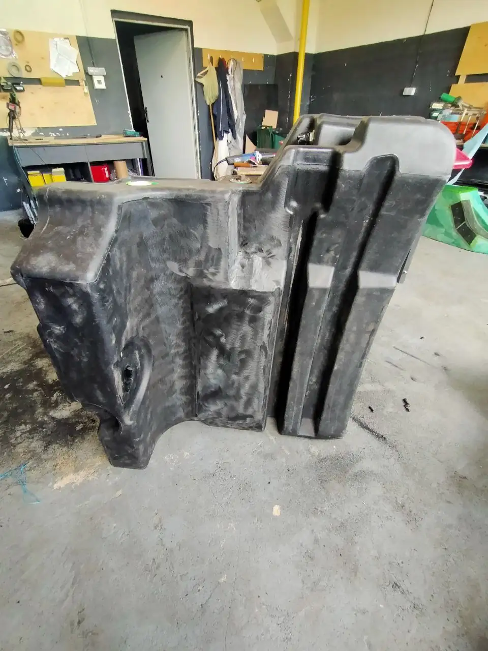 Foto 8 der Reparatur — Kraftstofftank-Reparatur Claas Axion 940