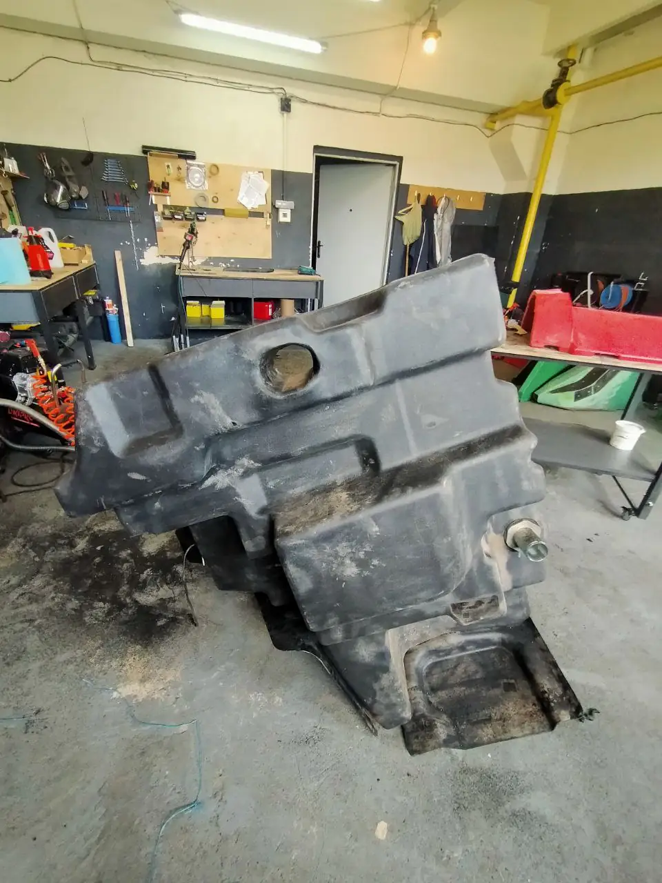 Foto 3 der Reparatur — Kraftstofftank-Reparatur Claas Axion 940