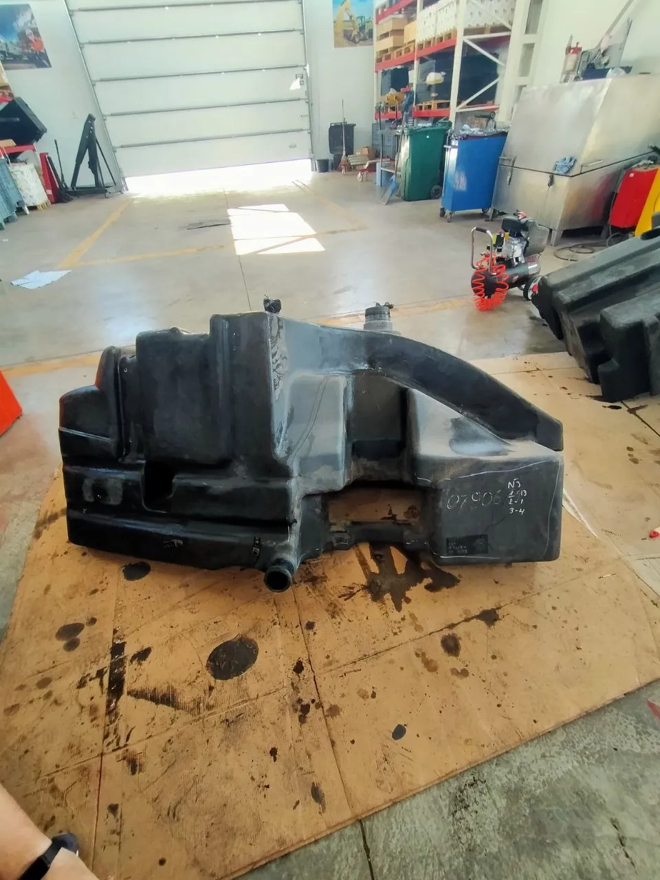 Foto 5 der Reparatur — Kraftstofftank-Reparatur Challenger 865 B