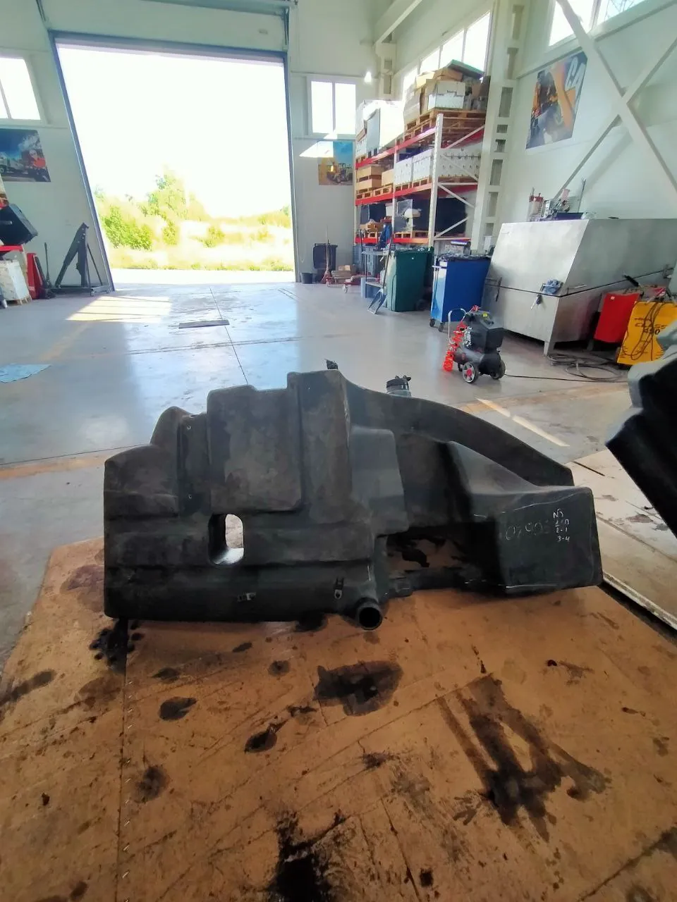 Foto 17 der Reparatur — Kraftstofftank-Reparatur Challenger 865 B