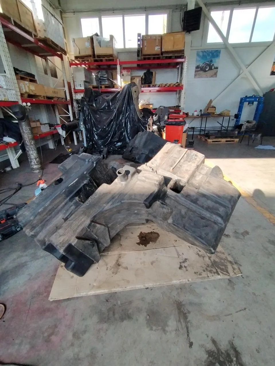 Foto 19 der Reparatur — Kraftstofftank-Reparatur Challenger 865 B