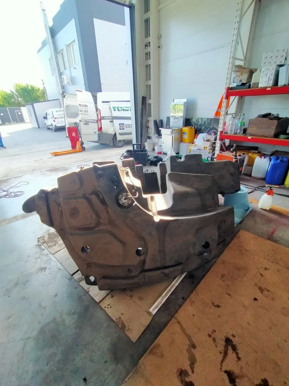 Foto 20 der Reparatur — Kraftstofftank-Reparatur Challenger 865 B