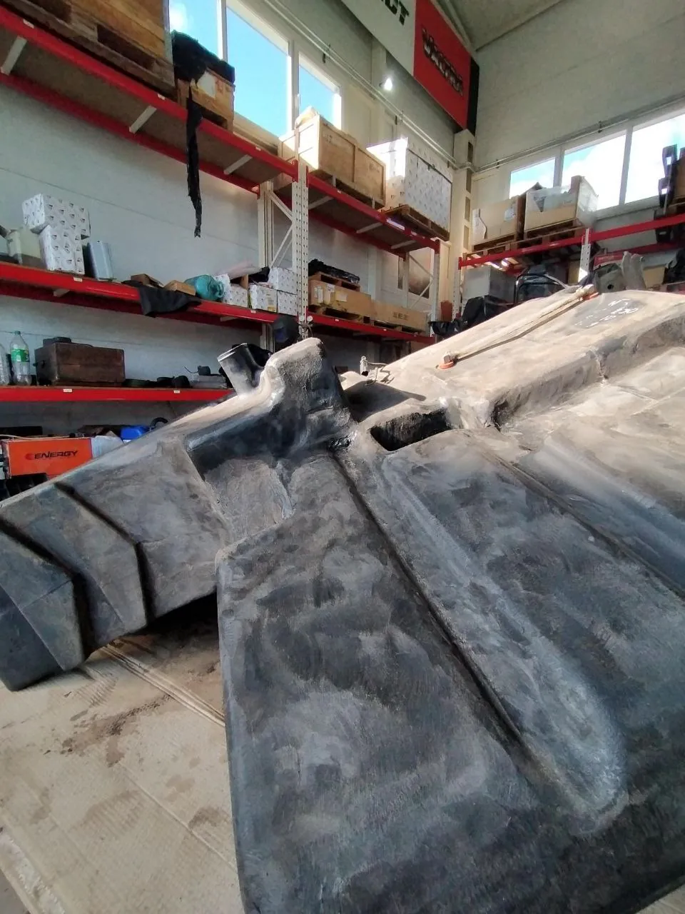 Foto 24 der Reparatur — Kraftstofftank-Reparatur Challenger 865 B