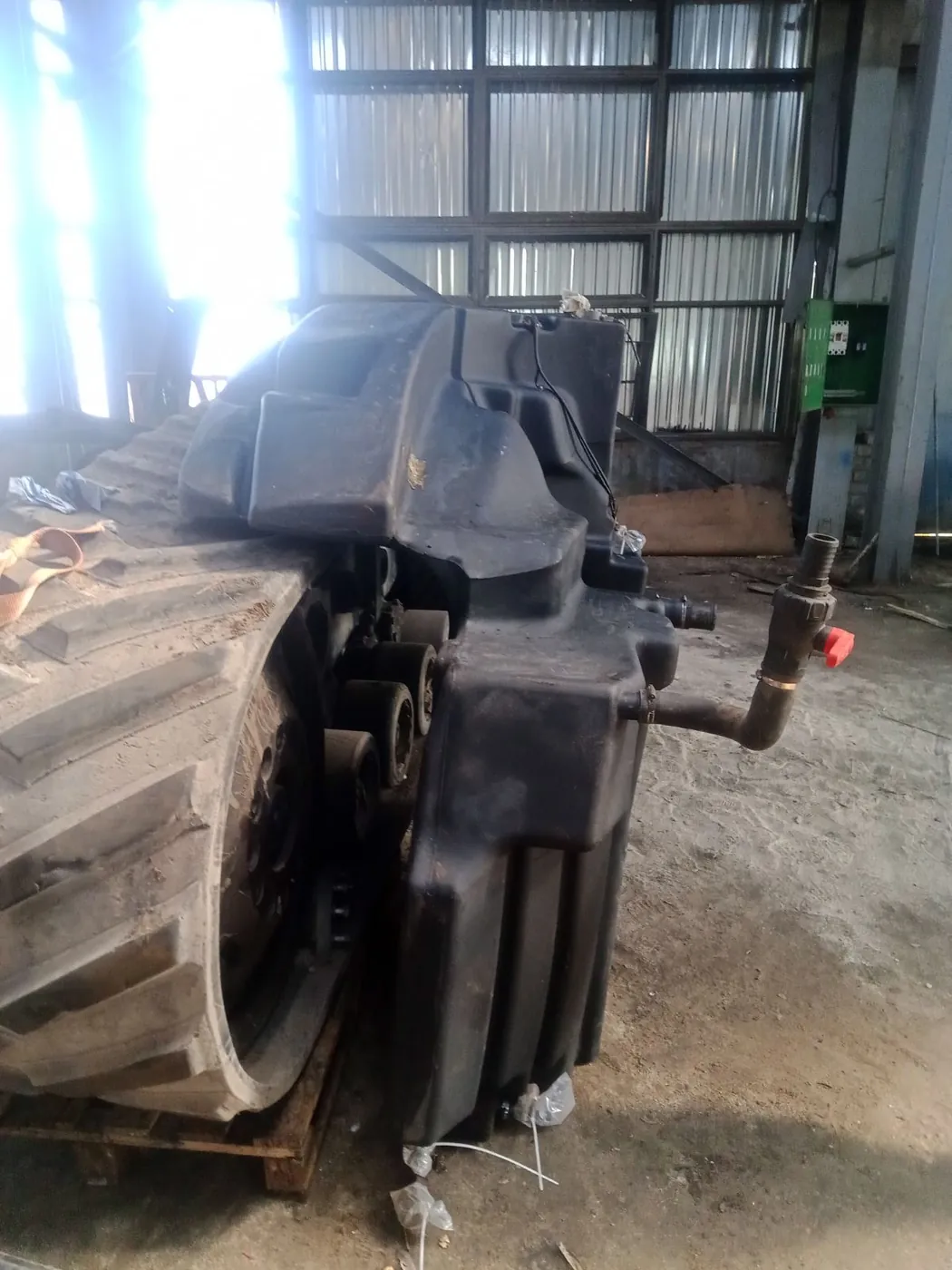 Foto 5 der Reparatur — Kraftstofftank-Reparatur Cat Challenger MT865 C