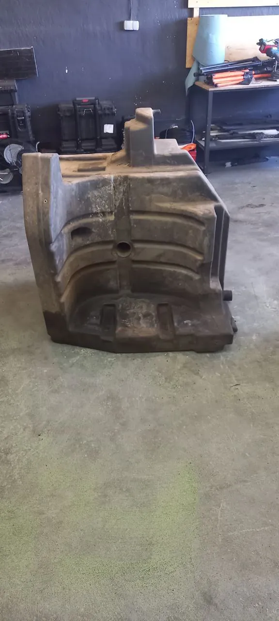 Foto 11 der Reparatur — Kraftstofftank-Reparatur New Holland 8.390