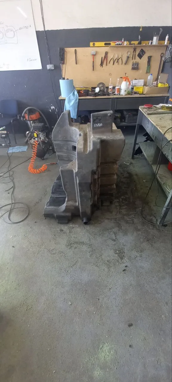 Foto 18 der Reparatur — Kraftstofftank-Reparatur New Holland 8.390