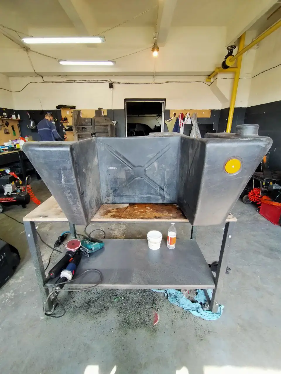 Foto 7 der Reparatur — Kraftstofftank-Reparatur JCB 531-70