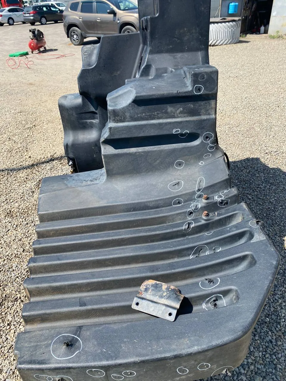Foto 1 der Reparatur — Kraftstofftank-Reparatur John Deere — Juni 2023