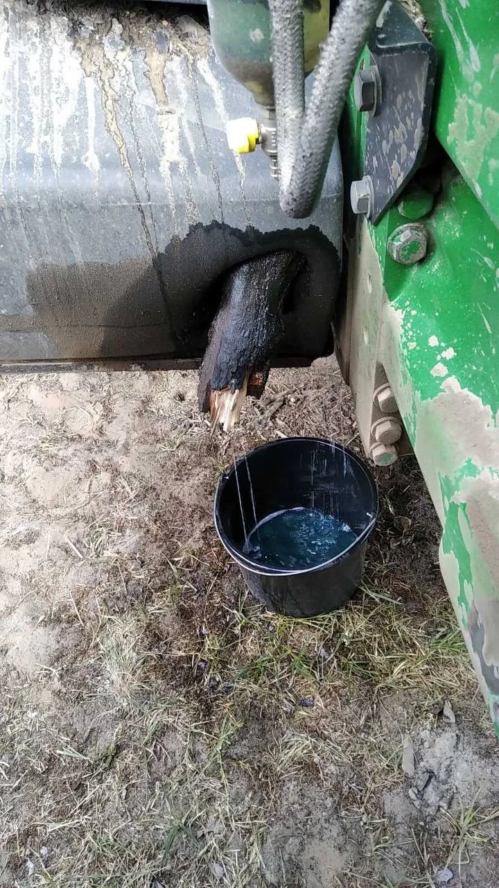 Foto 2 der Reparatur — Kraftstofftank-Reparatur John Deere 8335