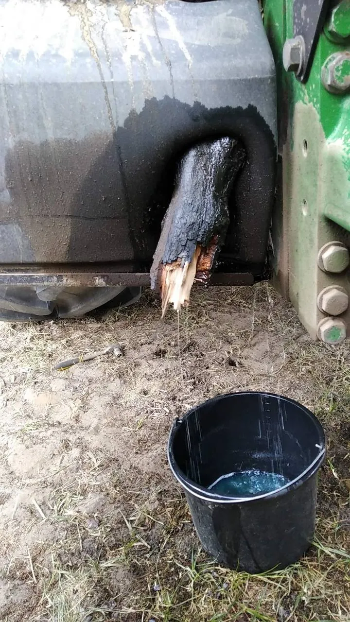 Foto 3 der Reparatur — Kraftstofftank-Reparatur John Deere 8335