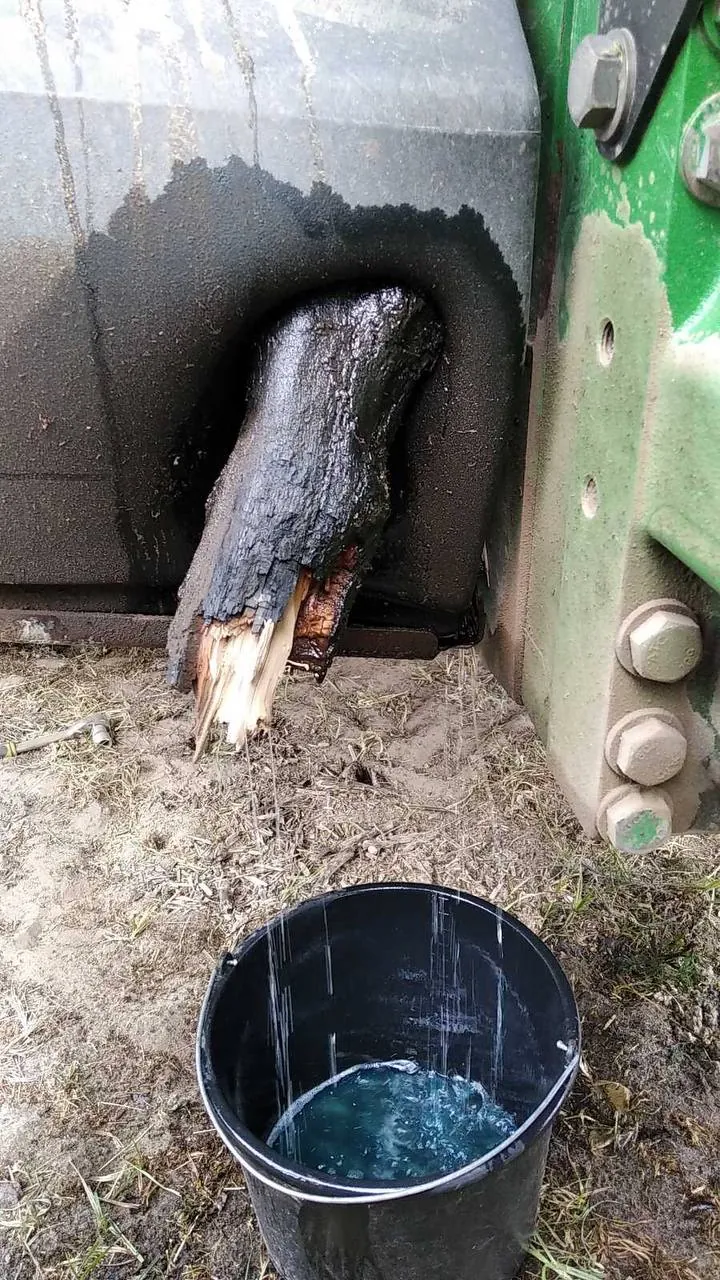 Foto 4 der Reparatur — Kraftstofftank-Reparatur John Deere 8335