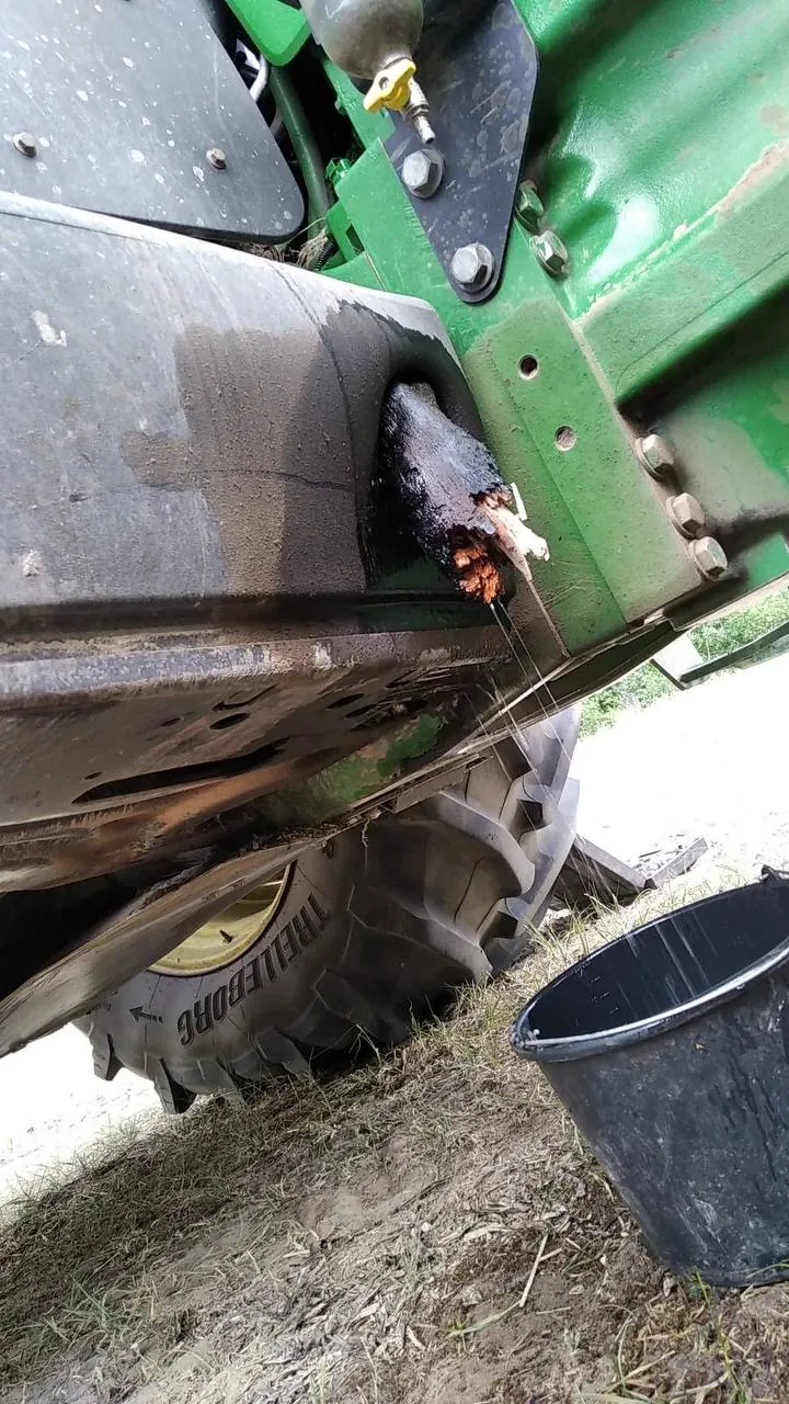 Foto 6 der Reparatur — Kraftstofftank-Reparatur John Deere 8335