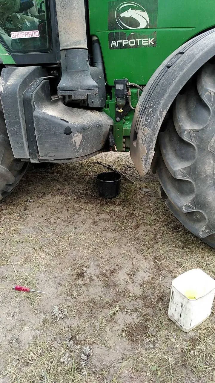 Foto 7 der Reparatur — Kraftstofftank-Reparatur John Deere 8335
