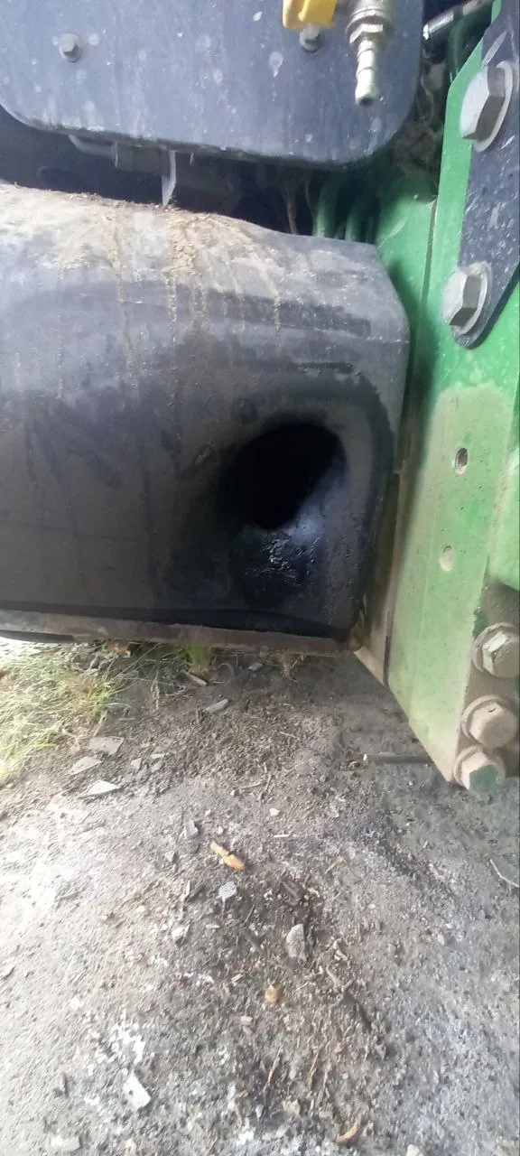 Foto 11 der Reparatur — Kraftstofftank-Reparatur John Deere 8335