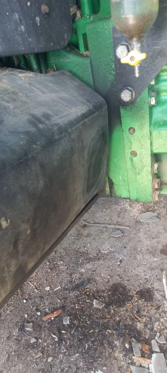 Foto 16 der Reparatur — Kraftstofftank-Reparatur John Deere 8335