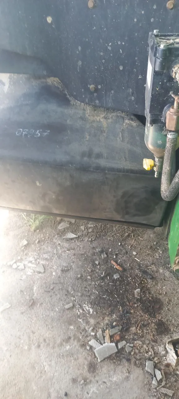 Foto 20 der Reparatur — Kraftstofftank-Reparatur John Deere 8335