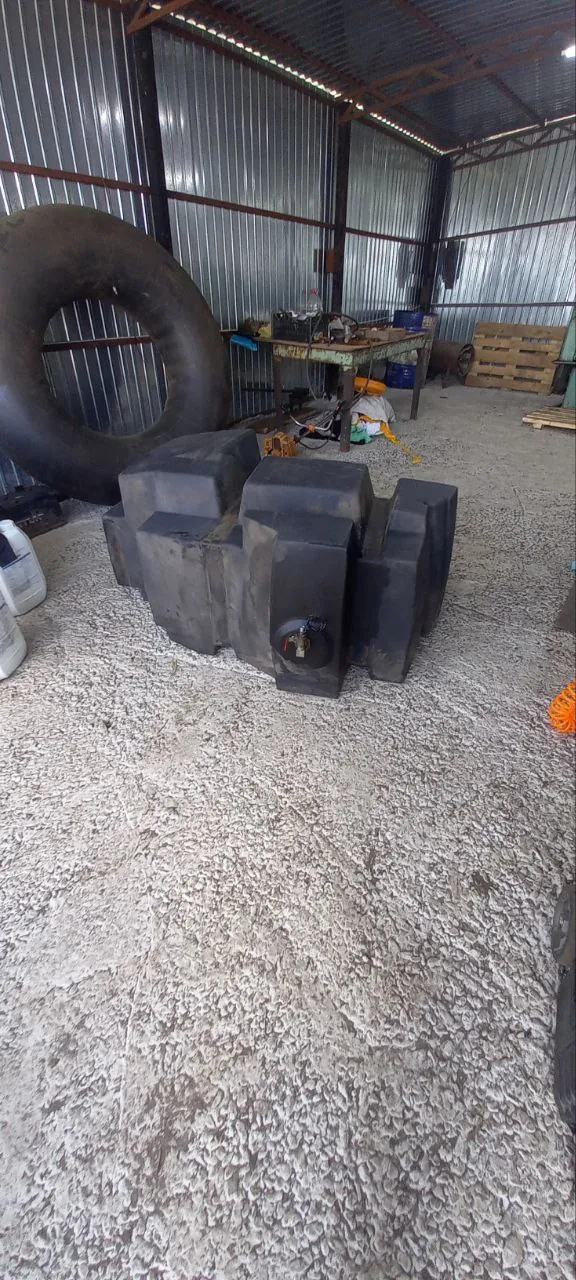 Foto 7 der Reparatur — Kraftstofftank-Reparatur New Holland CX6090 — Scheuerstelle am Befestigungspunkt