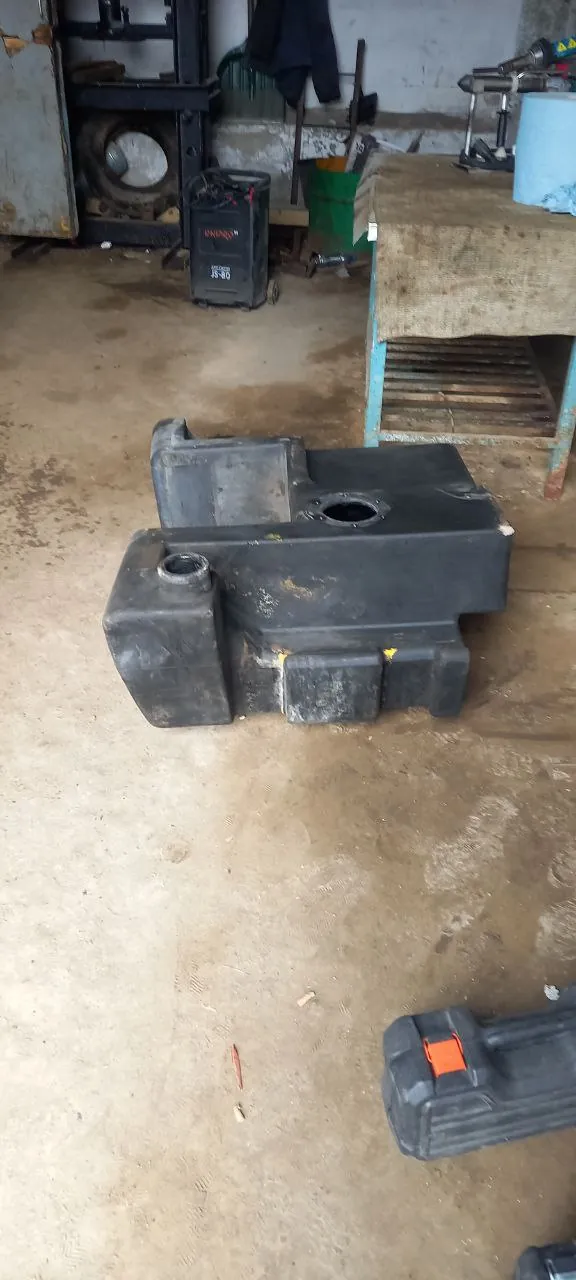 Foto 3 der Reparatur — Kraftstofftank-Reparatur JCB 30EA
