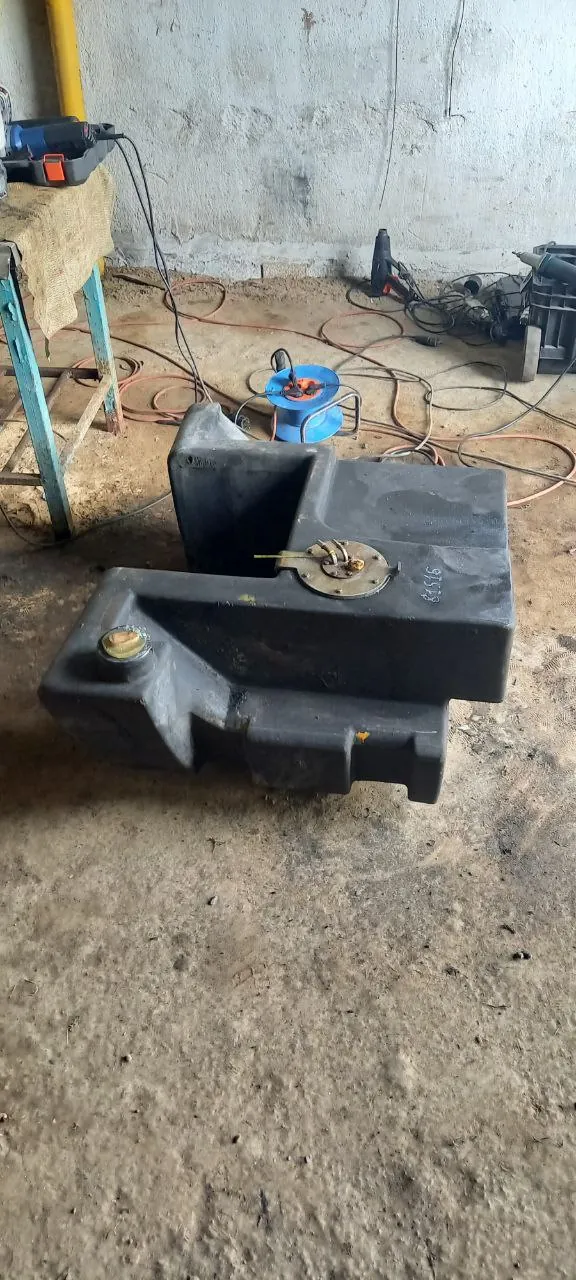 Foto 10 der Reparatur — Kraftstofftank-Reparatur JCB 30EA