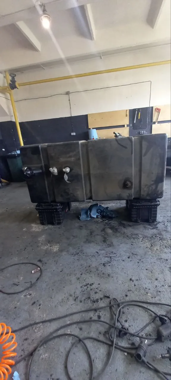 Foto 1 der Reparatur — Kraftstofftank-Reparatur am Mähdrescher — Juni 2023
