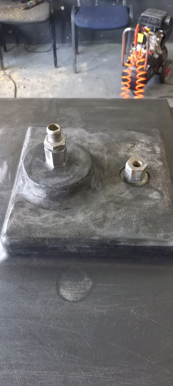 Foto 6 der Reparatur — Kraftstofftank-Reparatur am Mähdrescher — Juni 2023
